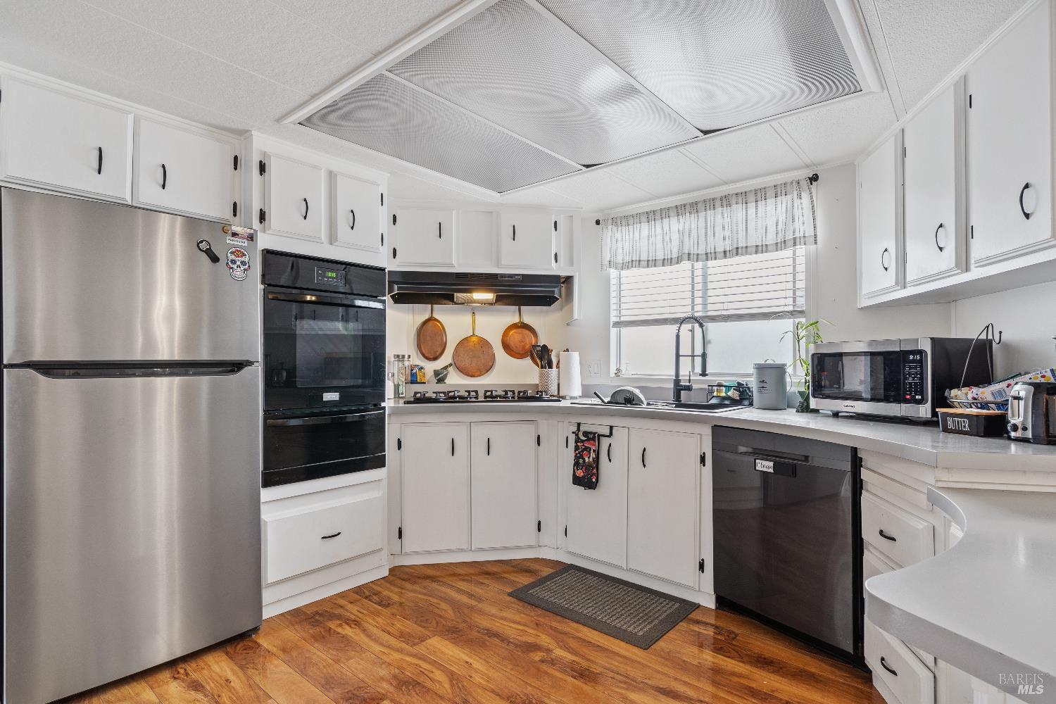 Detail Gallery Image 6 of 14 For 8155 Willow St, Windsor,  CA 95492 - 2 Beds | 2 Baths