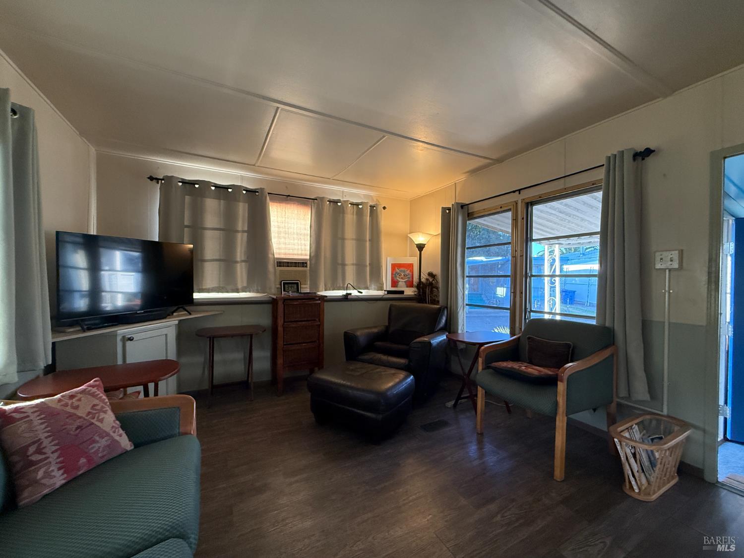 Detail Gallery Image 11 of 26 For 18715 Sonoma Hwy 14, Sonoma,  CA 95476 - 2 Beds | 1 Baths