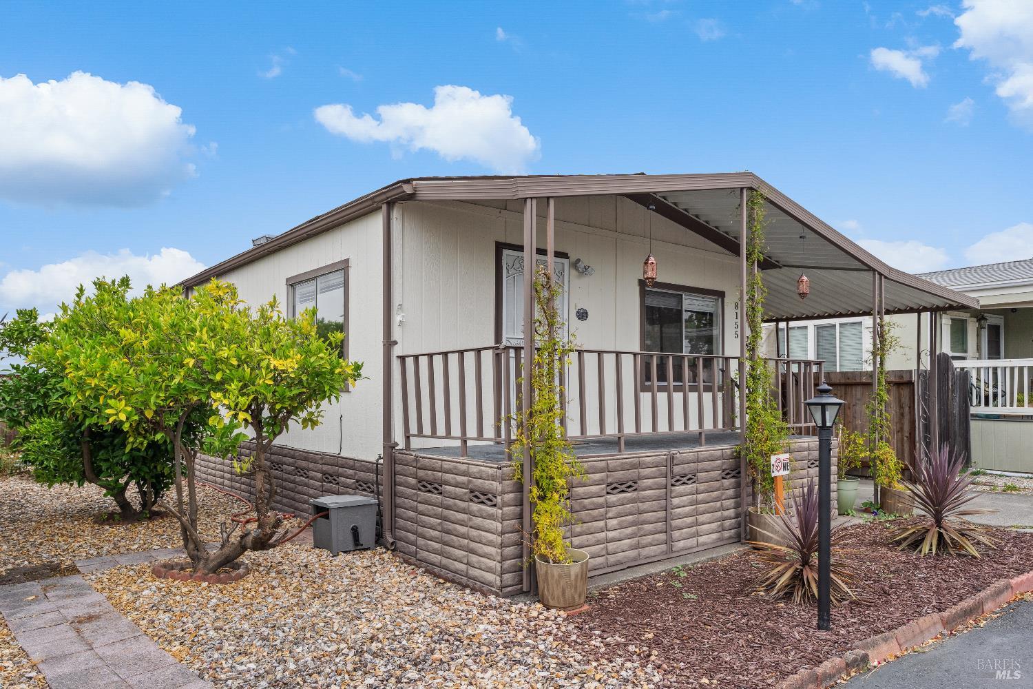 Detail Gallery Image 3 of 14 For 8155 Willow St, Windsor,  CA 95492 - 2 Beds | 2 Baths