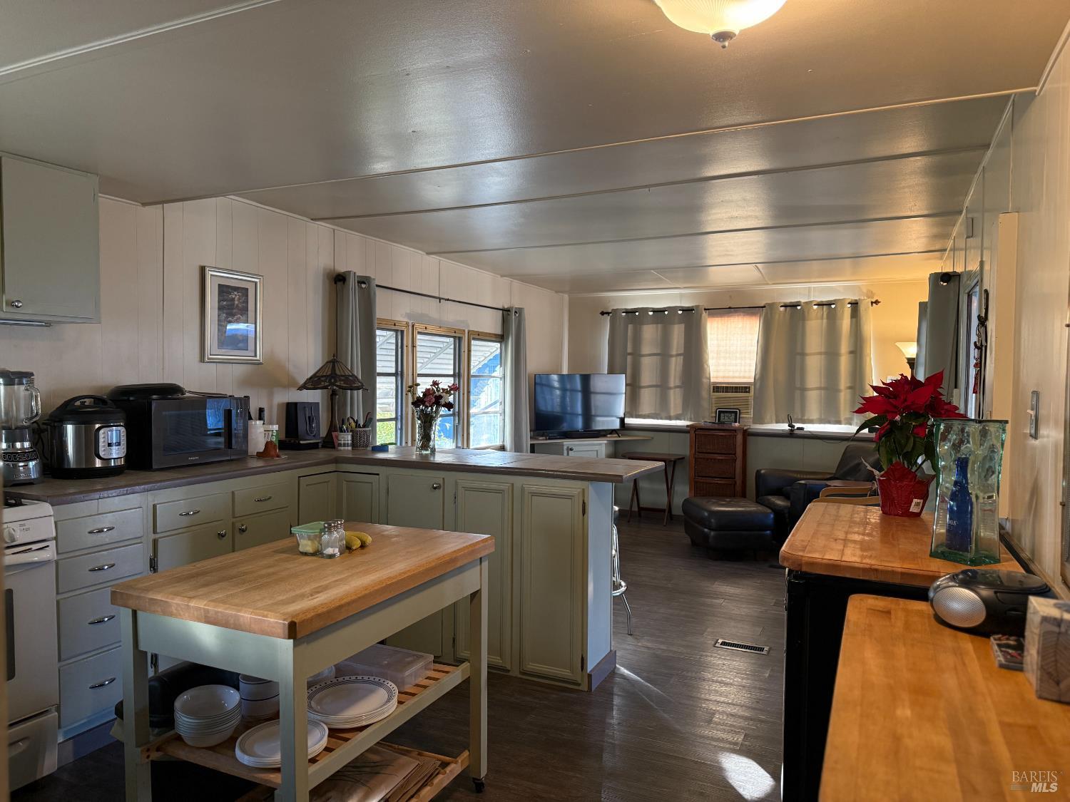 Detail Gallery Image 13 of 26 For 18715 Sonoma Hwy 14, Sonoma,  CA 95476 - 2 Beds | 1 Baths