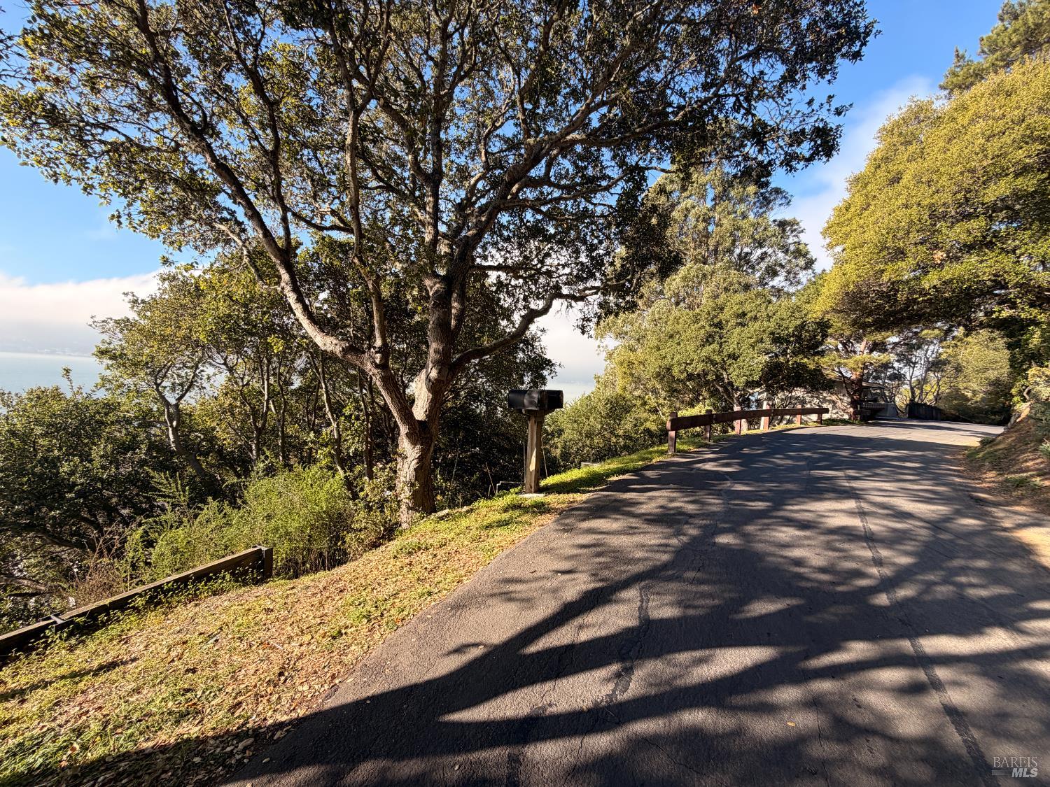 Detail Gallery Image 6 of 24 For 10 Cliff Rd, Belvedere,  CA 94920 - 5 Beds | 3/1 Baths