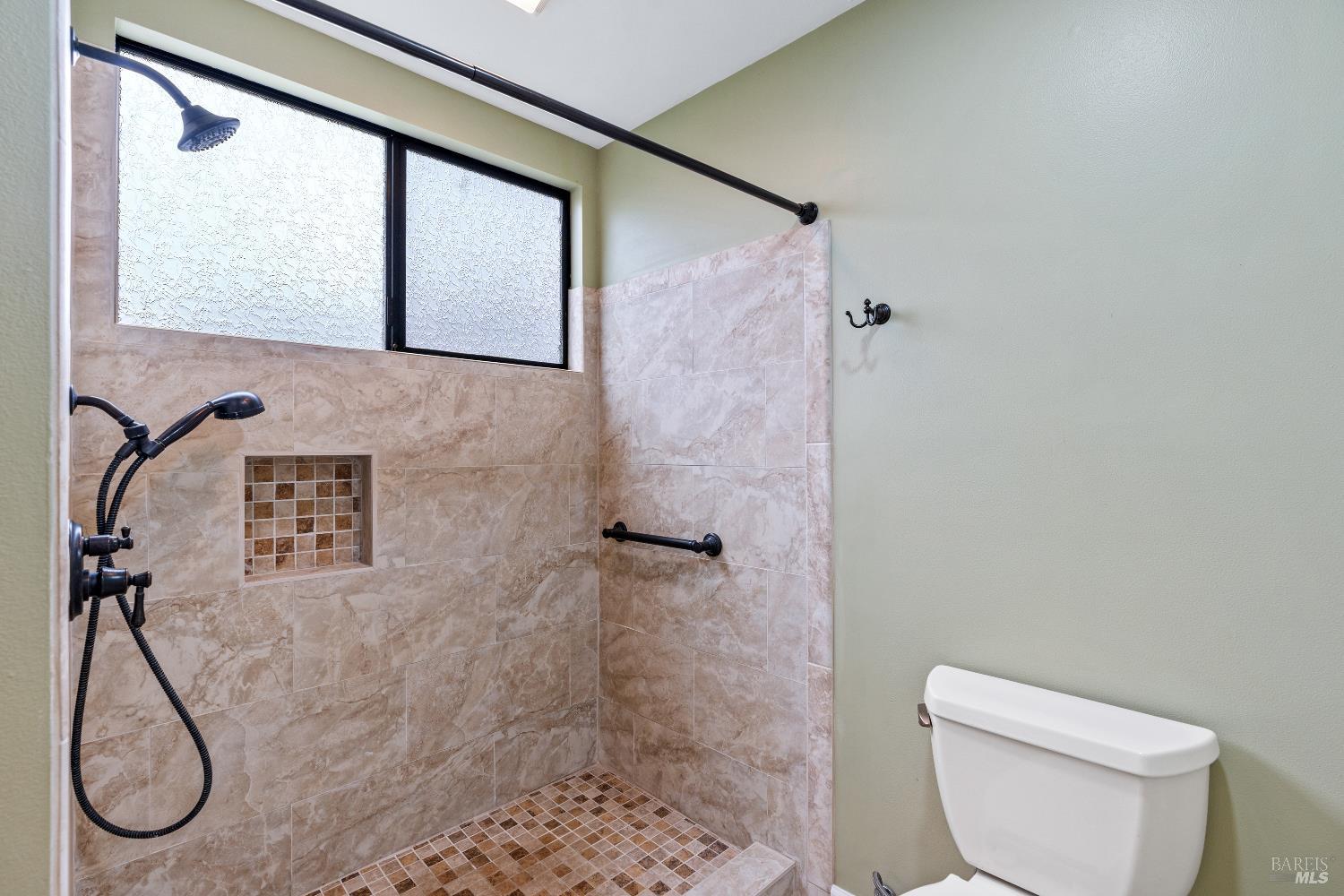 Detail Gallery Image 16 of 24 For 14 Oak Forest Ln, Santa Rosa,  CA 95409 - 2 Beds | 2 Baths