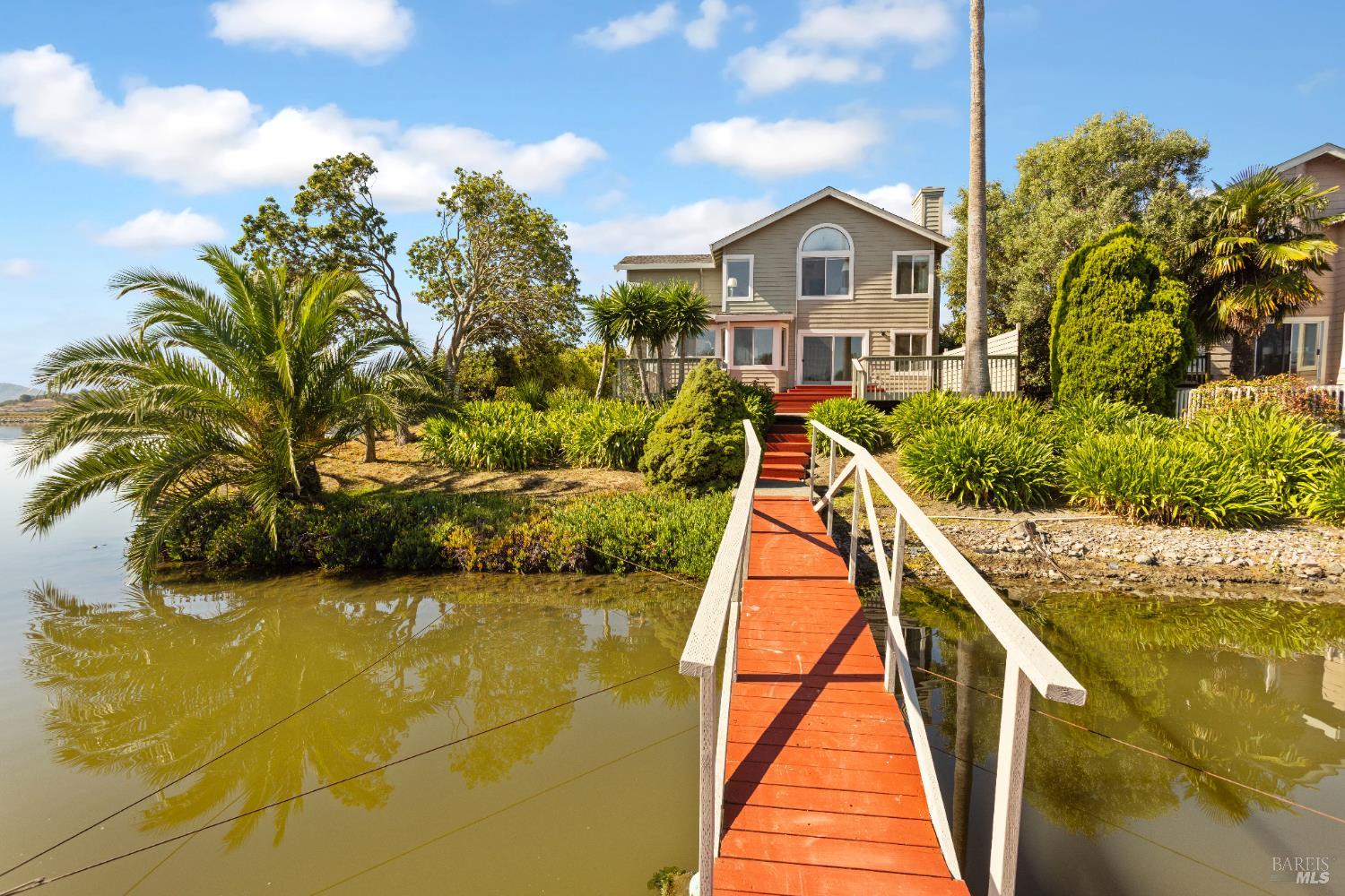 Detail Gallery Image 19 of 21 For 8 Caribe Isle, Novato,  CA 94062 - 4 Beds | 3 Baths