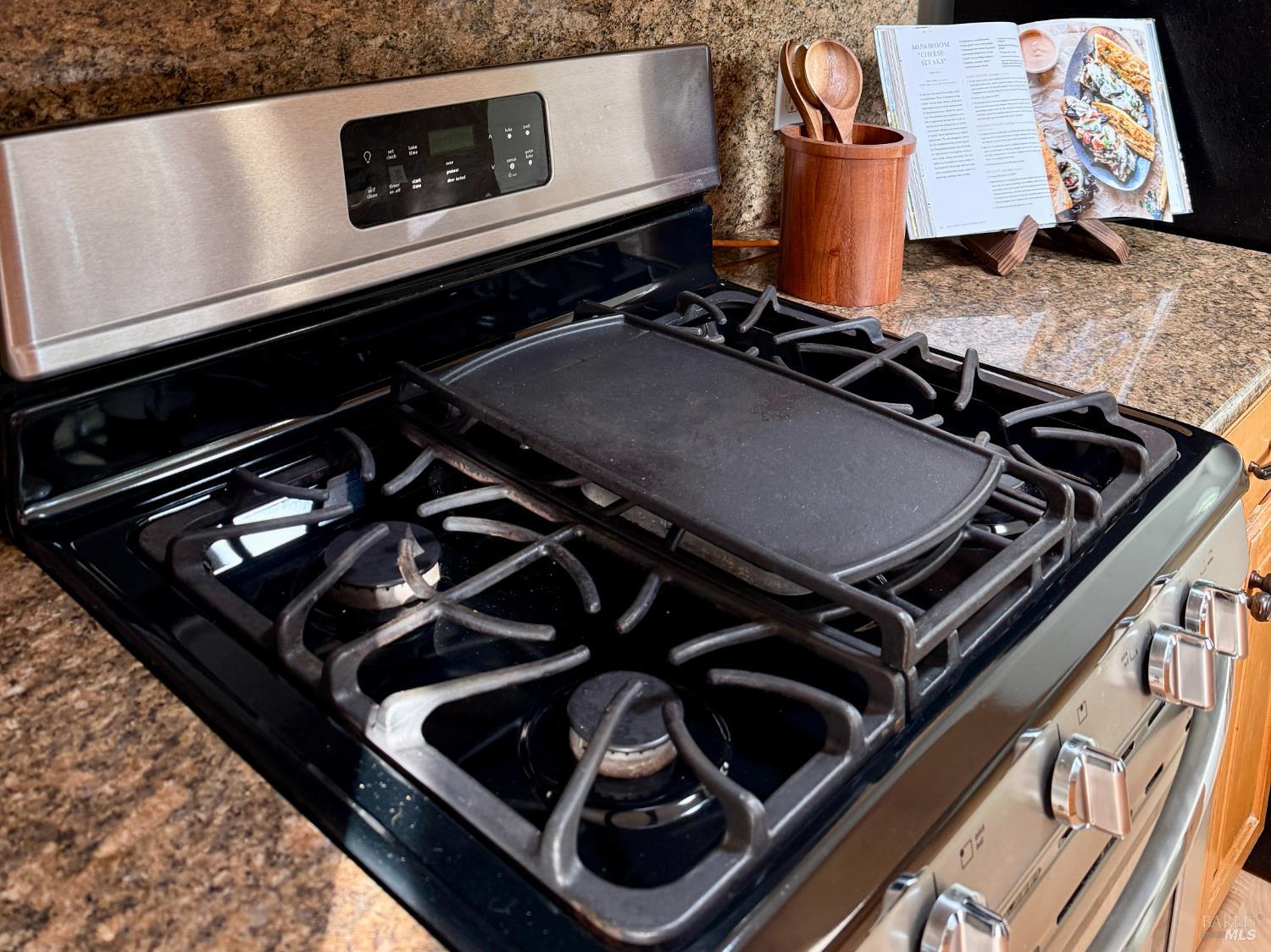 Detail Gallery Image 14 of 43 For 111 Harris Way, Vallejo,  CA 94591 - 3 Beds | 1 Baths