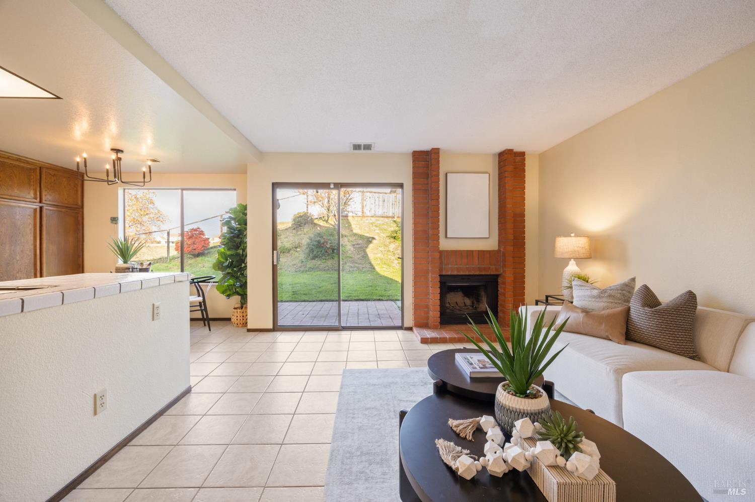 Detail Gallery Image 17 of 48 For 3501 Ponderosa Trl, Pinole,  CA 94564 - 4 Beds | 2/1 Baths