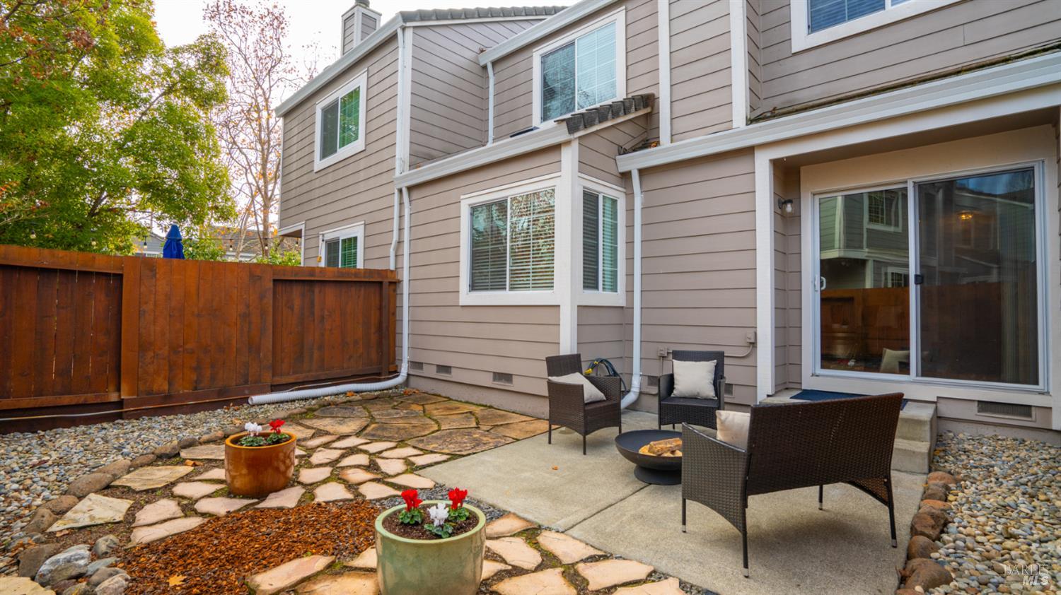 Detail Gallery Image 29 of 31 For 1714 Zinfandel Dr, Petaluma,  CA 94954 - 3 Beds | 2/1 Baths