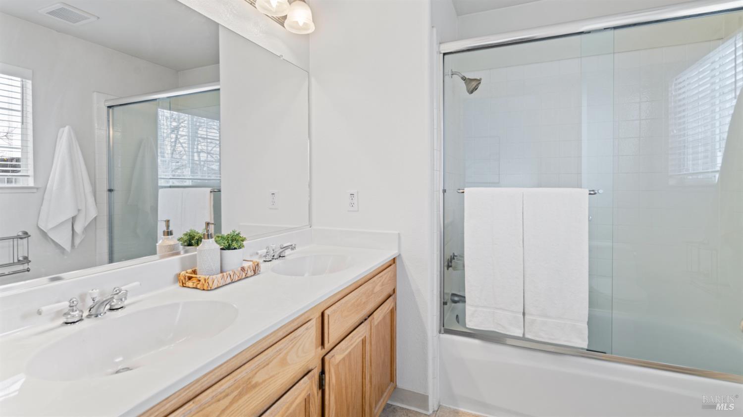 Detail Gallery Image 26 of 31 For 1714 Zinfandel Dr, Petaluma,  CA 94954 - 3 Beds | 2/1 Baths