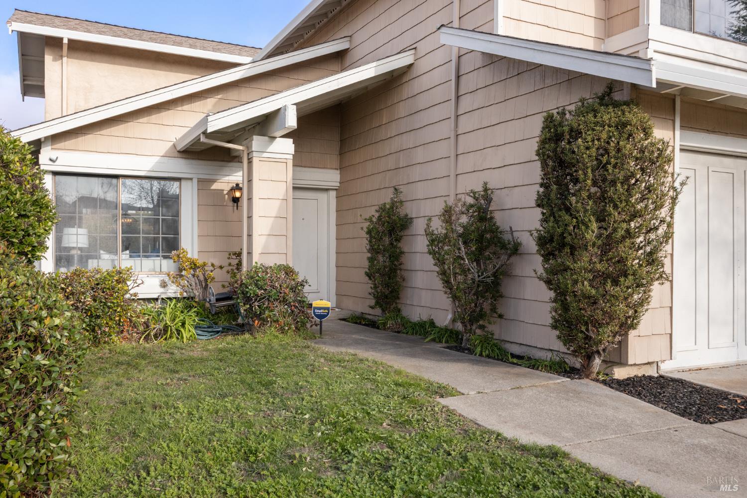 Detail Gallery Image 6 of 48 For 3501 Ponderosa Trl, Pinole,  CA 94564 - 4 Beds | 2/1 Baths