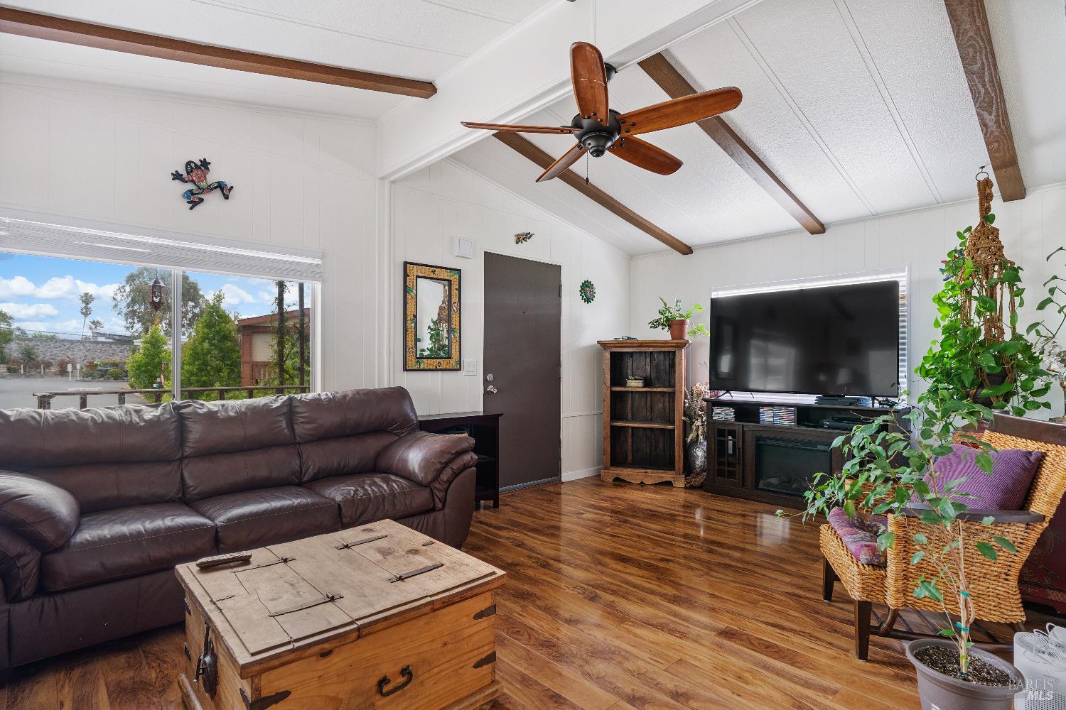 Detail Gallery Image 5 of 14 For 8155 Willow St, Windsor,  CA 95492 - 2 Beds | 2 Baths