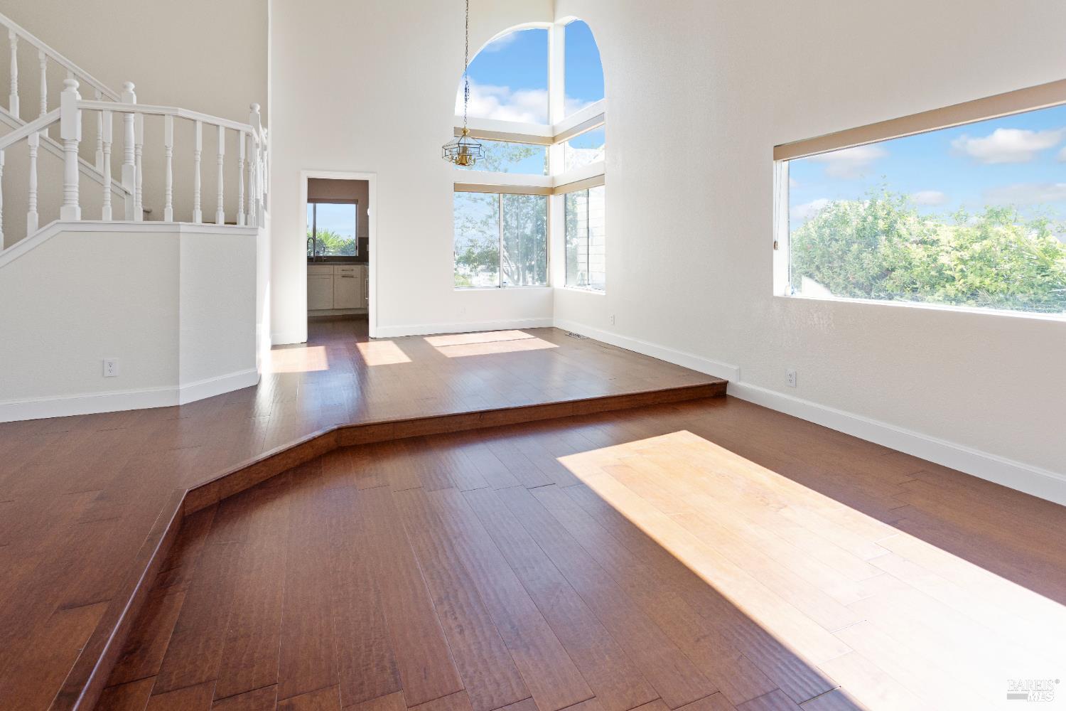 Detail Gallery Image 12 of 21 For 8 Caribe Isle, Novato,  CA 94062 - 4 Beds | 3 Baths