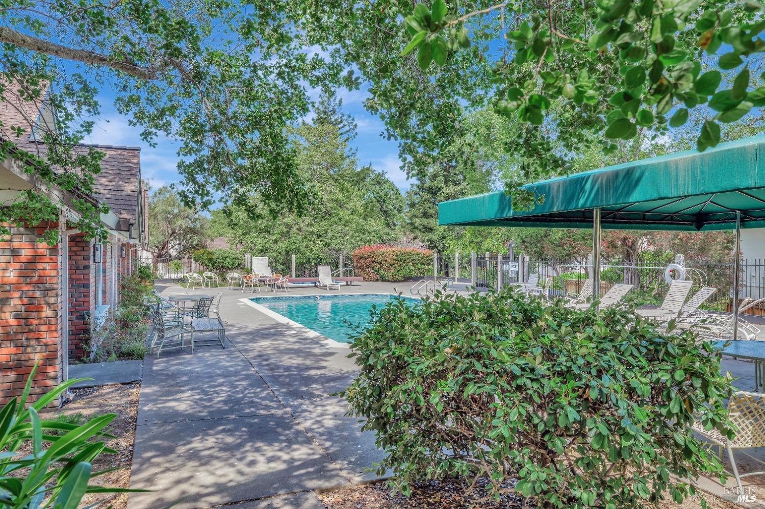 Detail Gallery Image 25 of 29 For 16 Tudor Ct, San Rafael,  CA 94903 - 2 Beds | 2 Baths