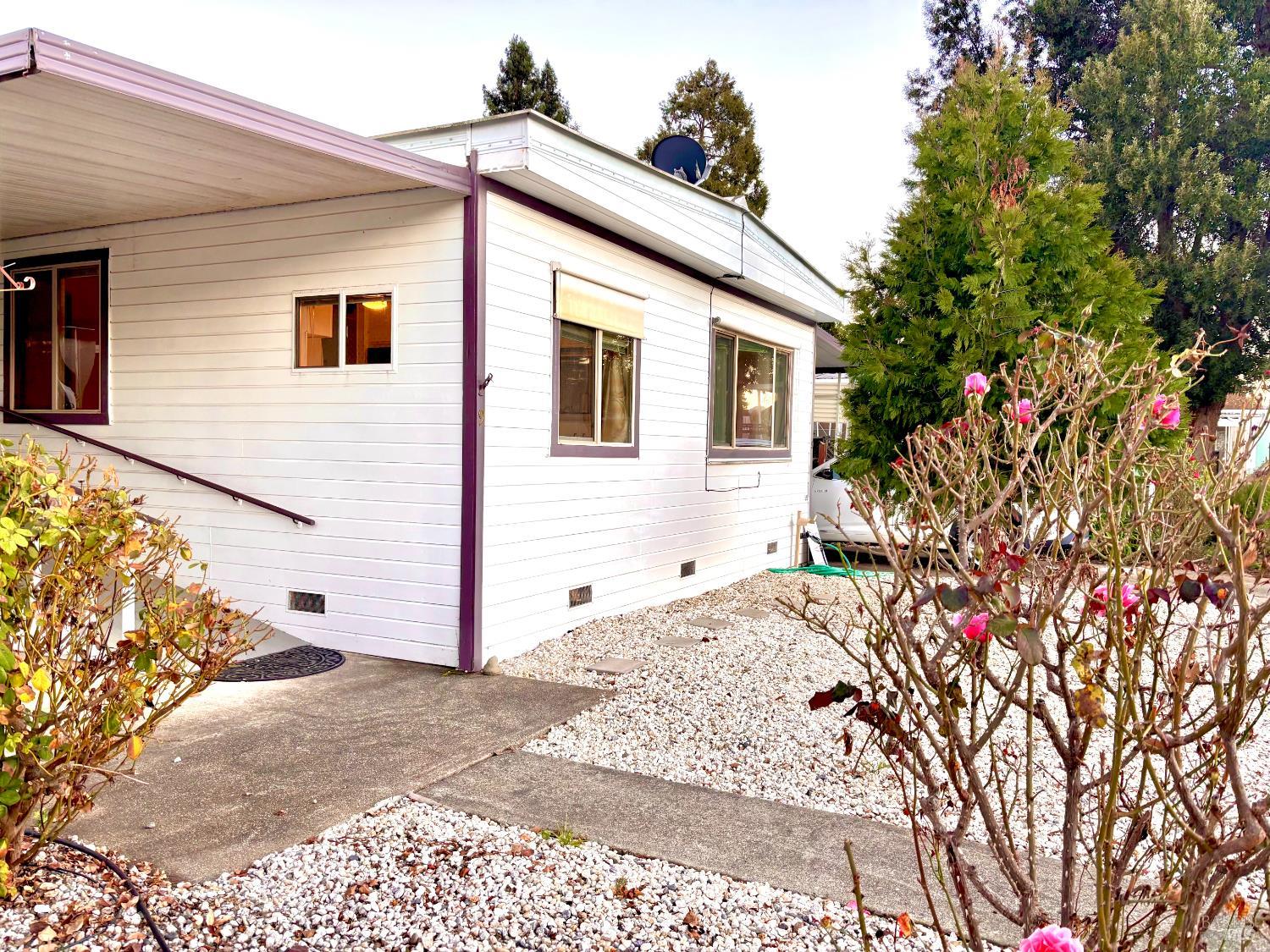 Detail Gallery Image 2 of 14 For 660 Leslie St 9, Ukiah,  CA 95482 - 2 Beds | 2 Baths