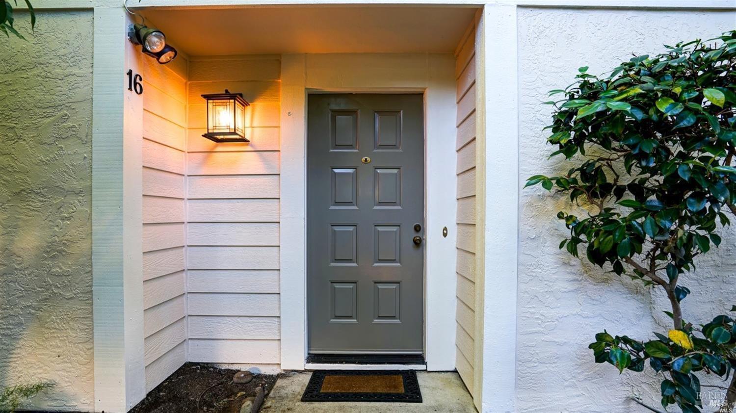 Detail Gallery Image 16 of 29 For 16 Tudor Ct, San Rafael,  CA 94903 - 2 Beds | 2 Baths