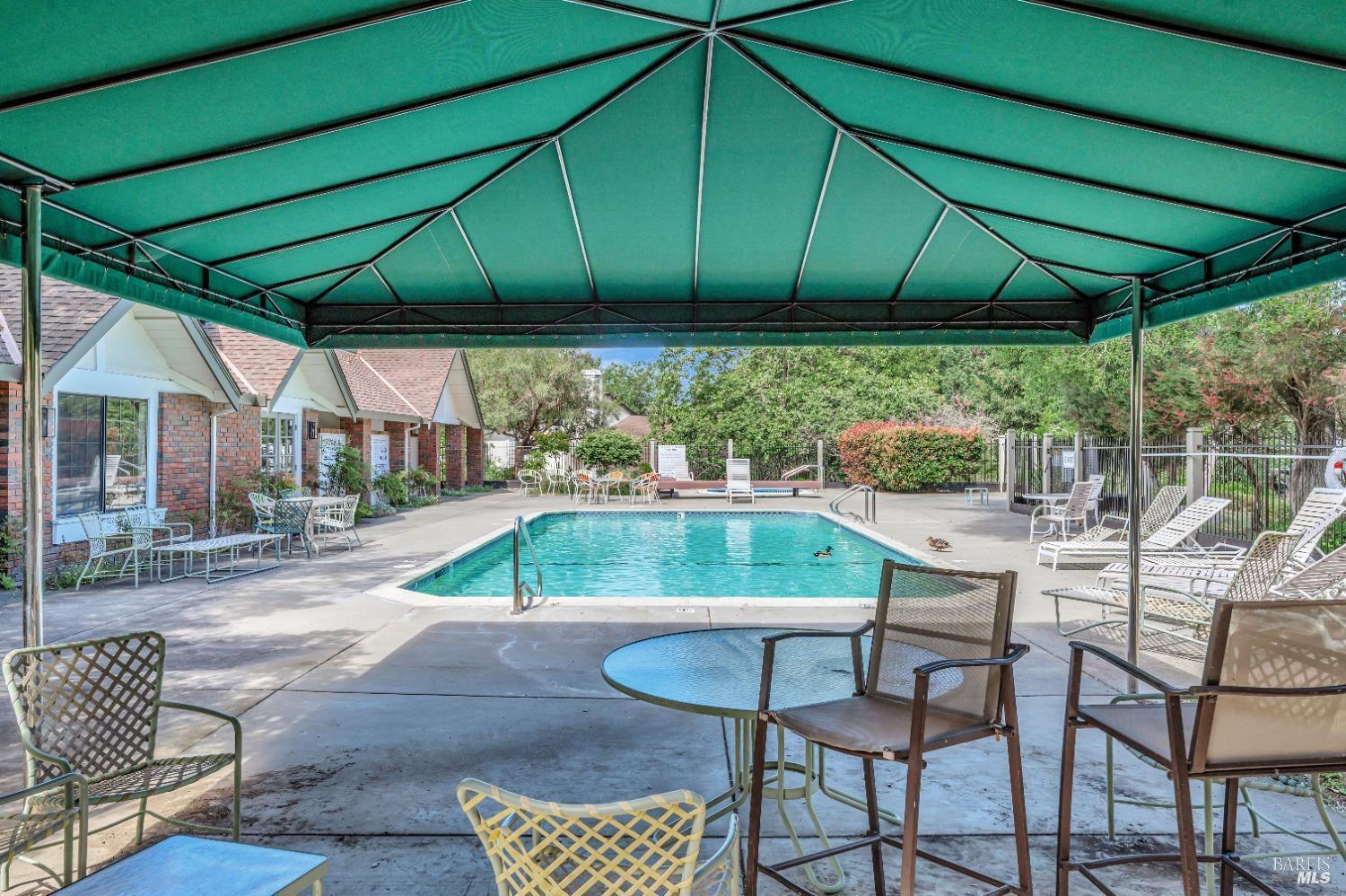 Detail Gallery Image 27 of 29 For 16 Tudor Ct, San Rafael,  CA 94903 - 2 Beds | 2 Baths