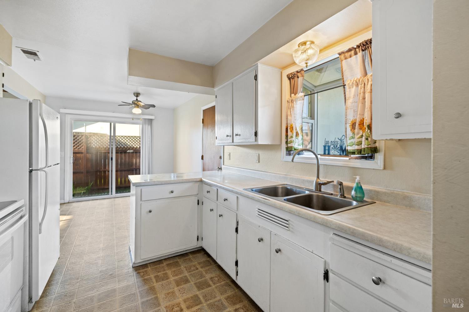 Detail Gallery Image 18 of 43 For 2825 Seneca Ln, Santa Rosa,  CA 95403 - 3 Beds | 2 Baths