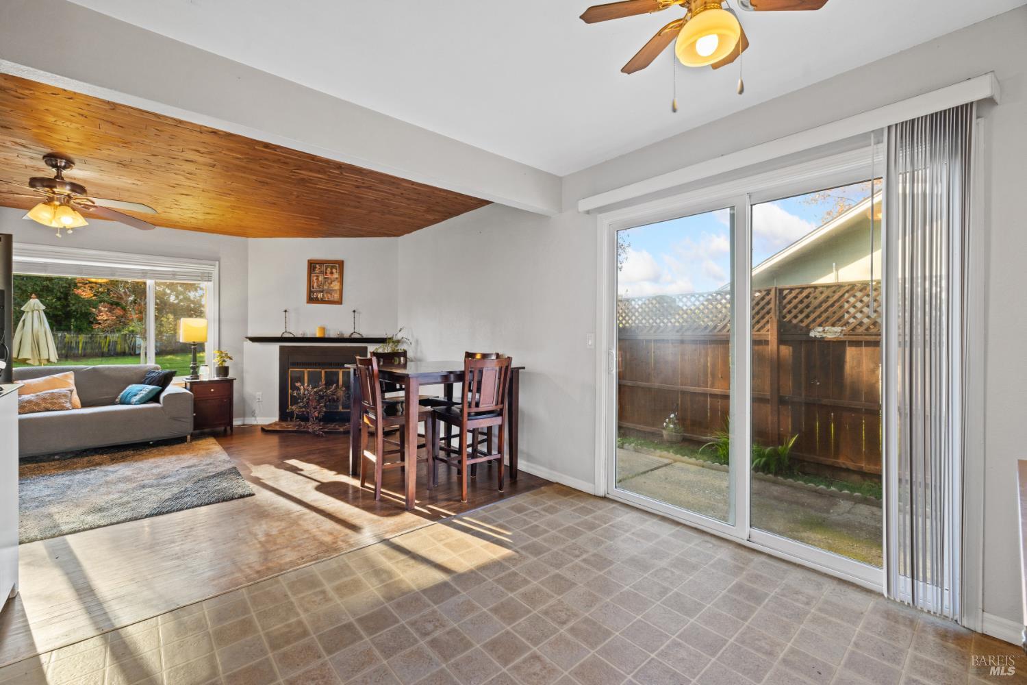 Detail Gallery Image 13 of 43 For 2825 Seneca Ln, Santa Rosa,  CA 95403 - 3 Beds | 2 Baths