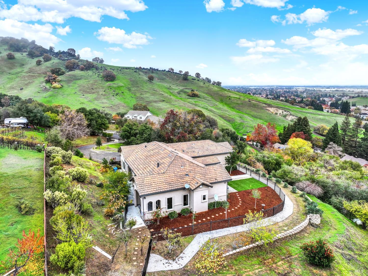 Detail Gallery Image 28 of 35 For 216 Alta Mira Dr, Vacaville,  CA 95688 - 5 Beds | 3/1 Baths