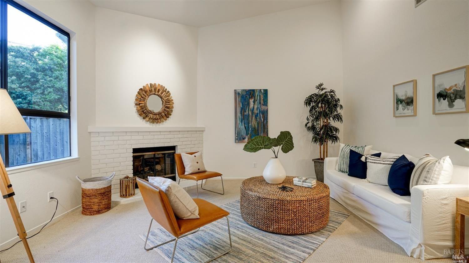 Detail Gallery Image 6 of 29 For 16 Tudor Ct, San Rafael,  CA 94903 - 2 Beds | 2 Baths