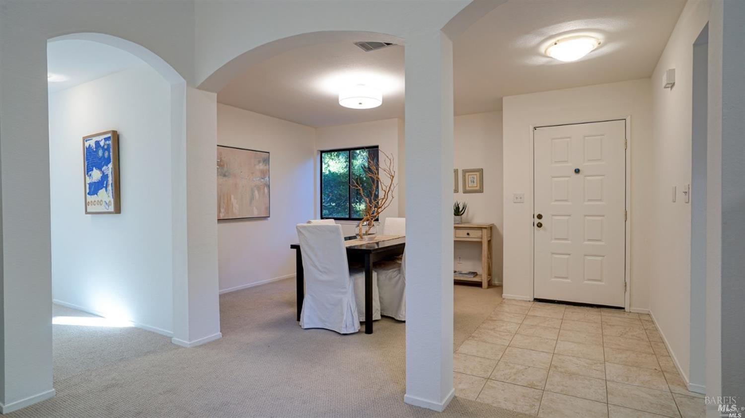 Detail Gallery Image 5 of 29 For 16 Tudor Ct, San Rafael,  CA 94903 - 2 Beds | 2 Baths