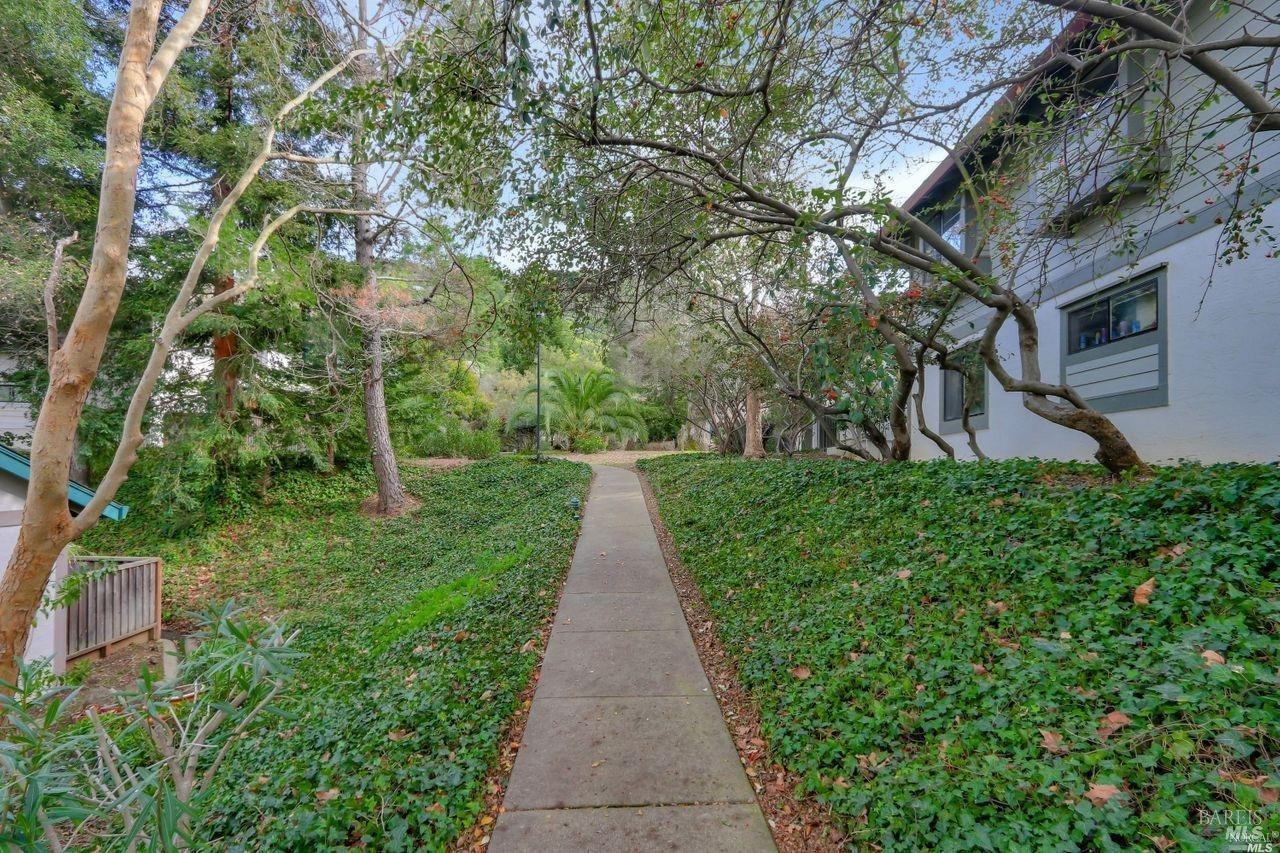 Detail Gallery Image 21 of 29 For 16 Tudor Ct, San Rafael,  CA 94903 - 2 Beds | 2 Baths