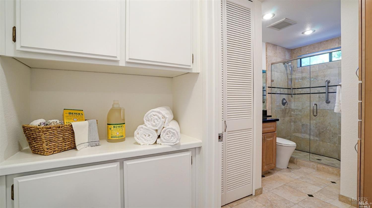 Detail Gallery Image 13 of 29 For 16 Tudor Ct, San Rafael,  CA 94903 - 2 Beds | 2 Baths