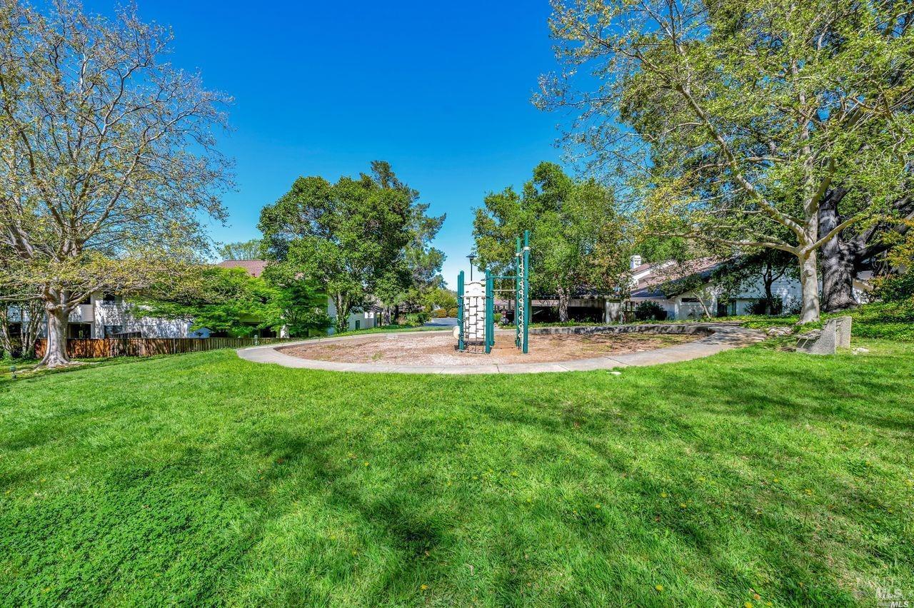 Detail Gallery Image 23 of 29 For 16 Tudor Ct, San Rafael,  CA 94903 - 2 Beds | 2 Baths