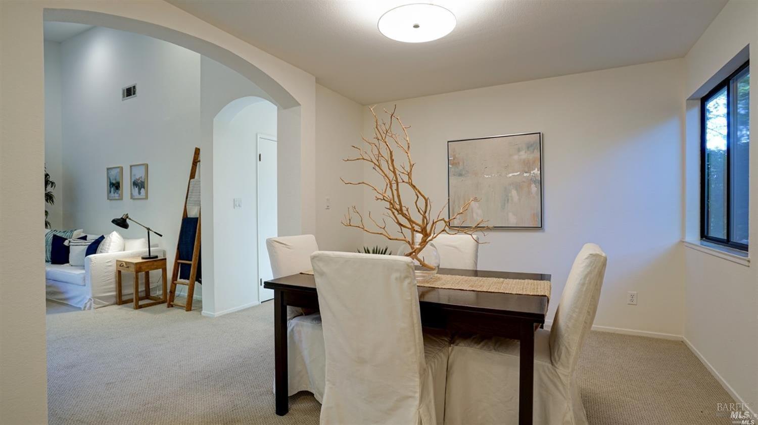 Detail Gallery Image 3 of 29 For 16 Tudor Ct, San Rafael,  CA 94903 - 2 Beds | 2 Baths