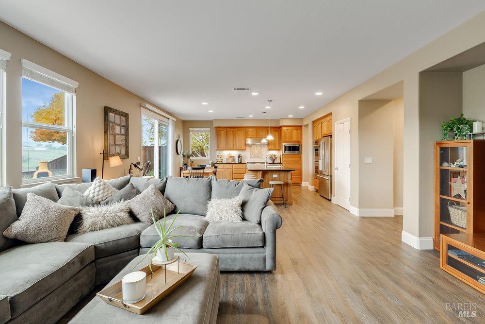 Detail Gallery Image 21 of 66 For 544 Lansing Cir, Benicia,  CA 94510 - 4 Beds | 3 Baths