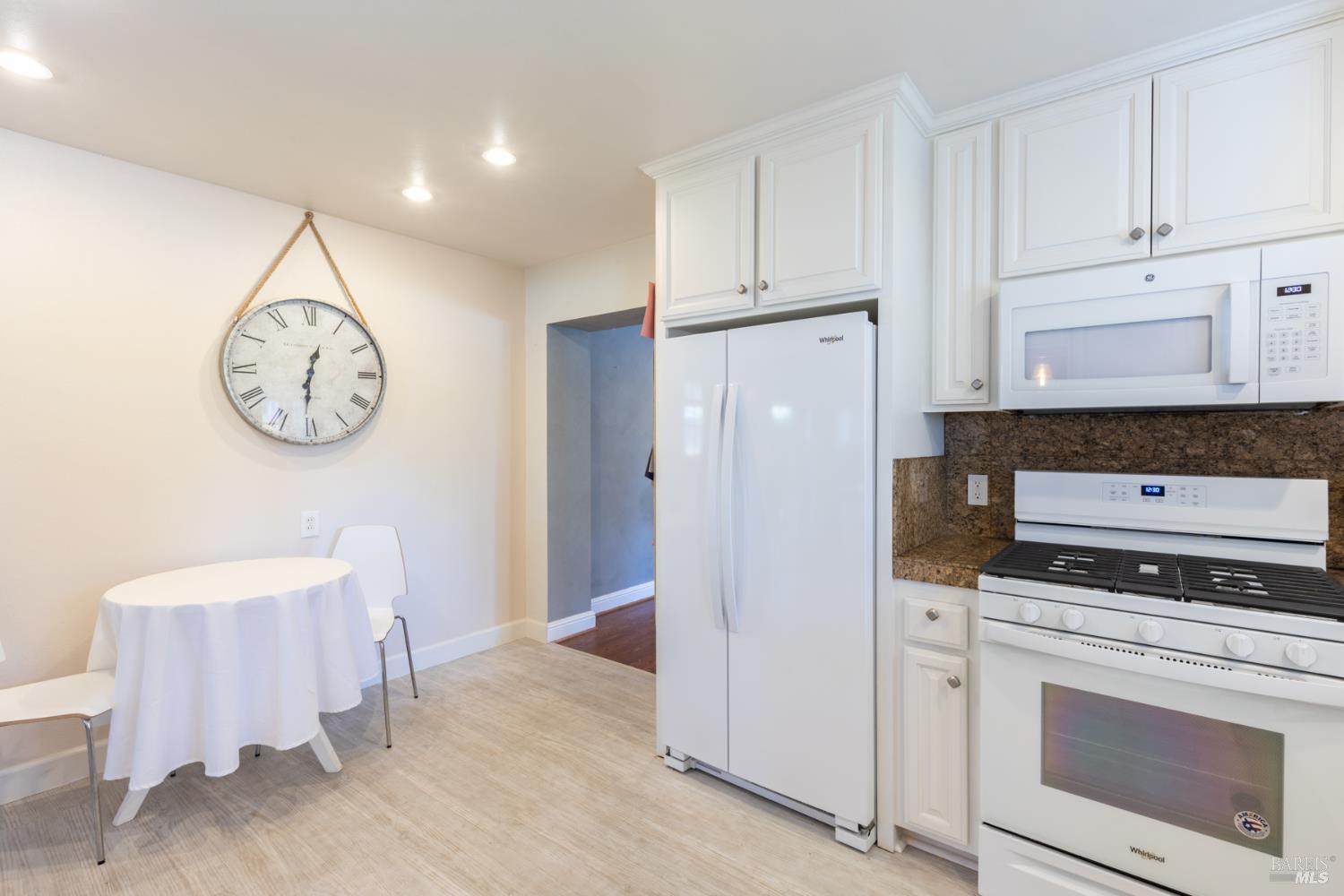 Detail Gallery Image 19 of 27 For 3556 Palomar Way, Napa,  CA 94558 - 3 Beds | 2 Baths