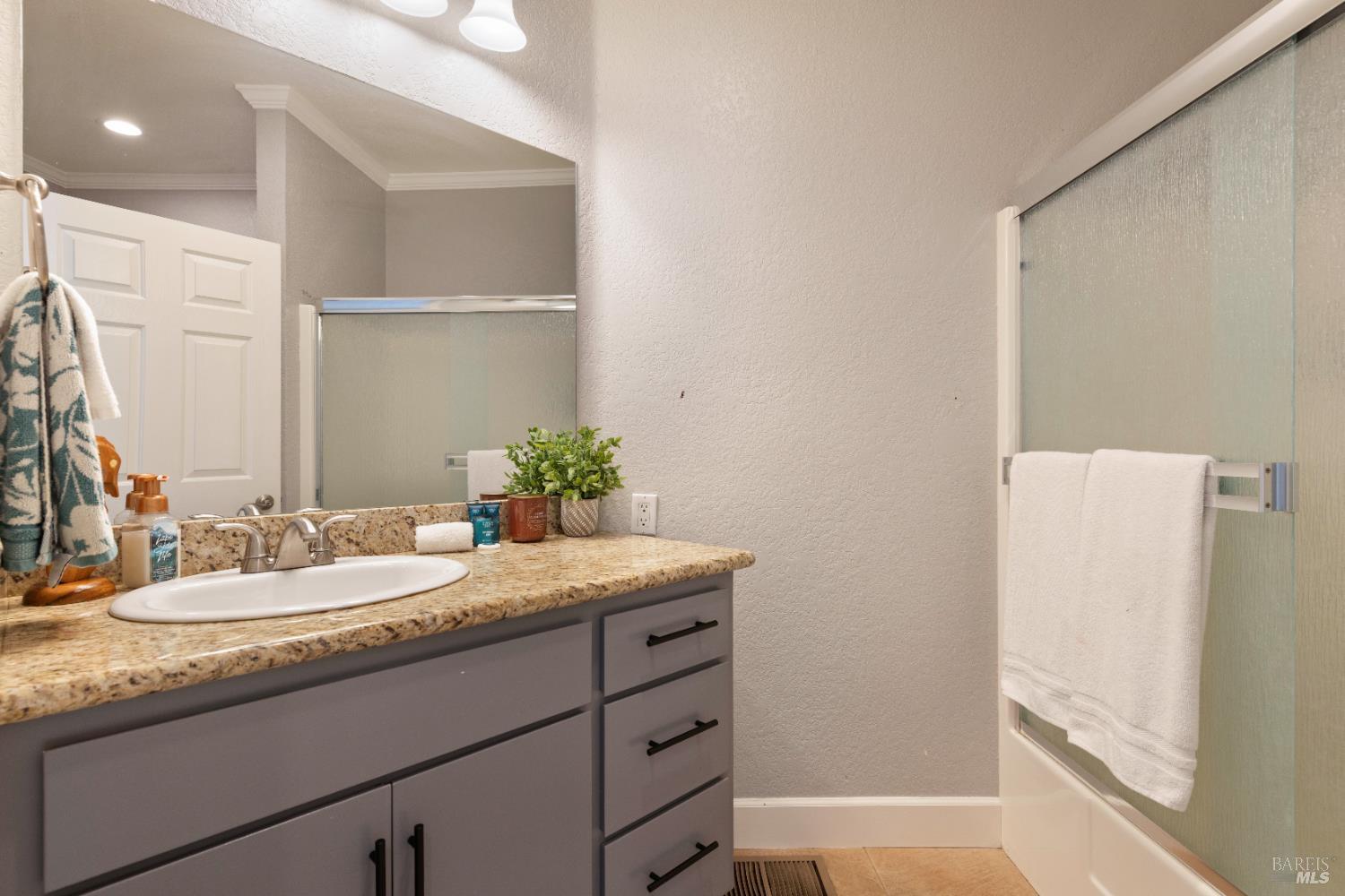 Detail Gallery Image 30 of 69 For 11115 Lakeshore Dr, Clearlake,  CA 95424 - 3 Beds | 3/1 Baths