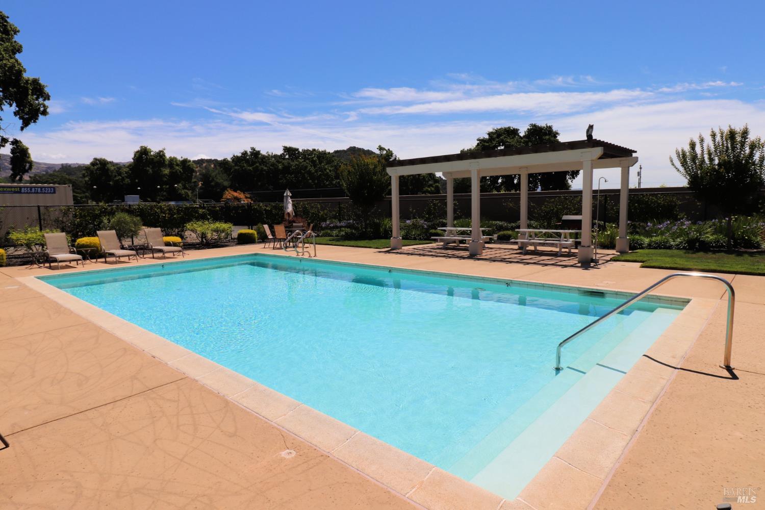 Detail Gallery Image 12 of 19 For 180 Sherry Cir, Yountville,  CA 94599 - 2 Beds | 2 Baths