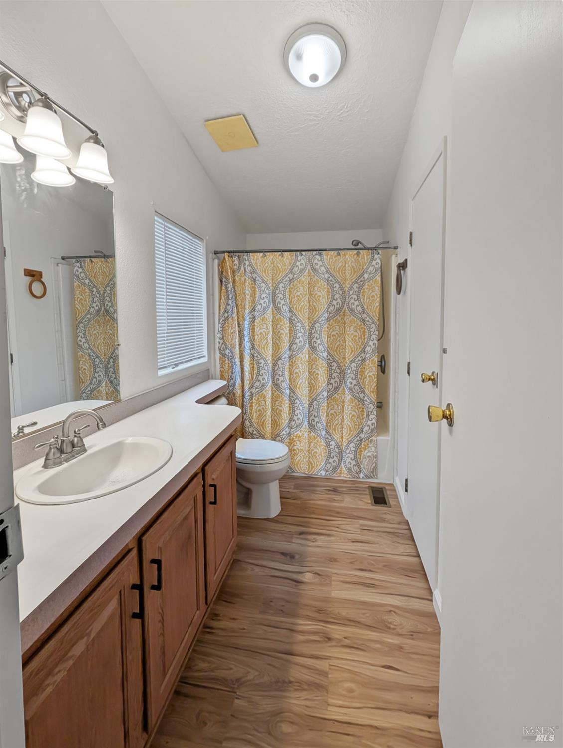 Detail Gallery Image 9 of 12 For 49 Del Paso Ct, Vacaville,  CA 95687 - 3 Beds | 2 Baths