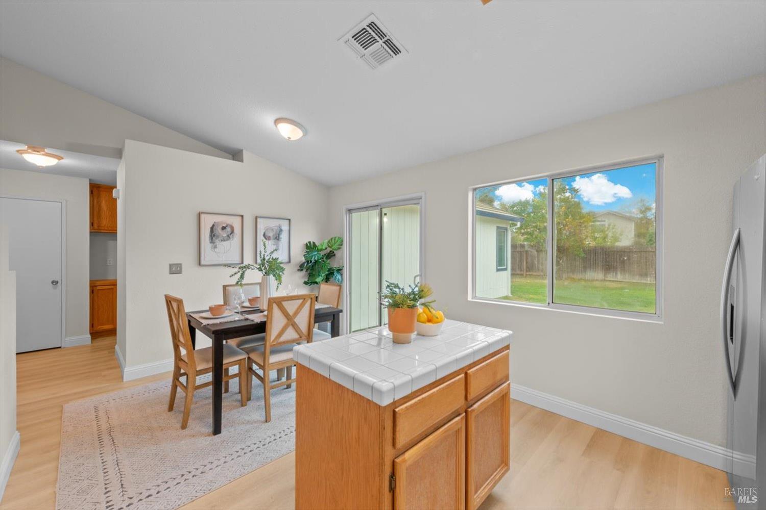 Detail Gallery Image 15 of 44 For 570 Woodard Way, Dixon,  CA 95620 - 3 Beds | 2 Baths