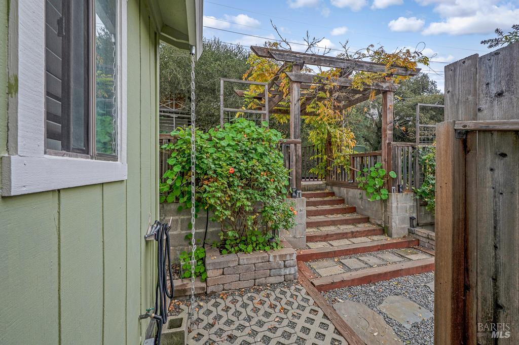 Detail Gallery Image 33 of 49 For 17323 Hillside Ave, Sonoma,  CA 95476 - 4 Beds | 2 Baths
