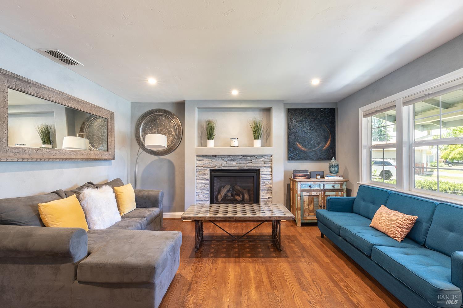 Detail Gallery Image 5 of 27 For 3556 Palomar Way, Napa,  CA 94558 - 3 Beds | 2 Baths