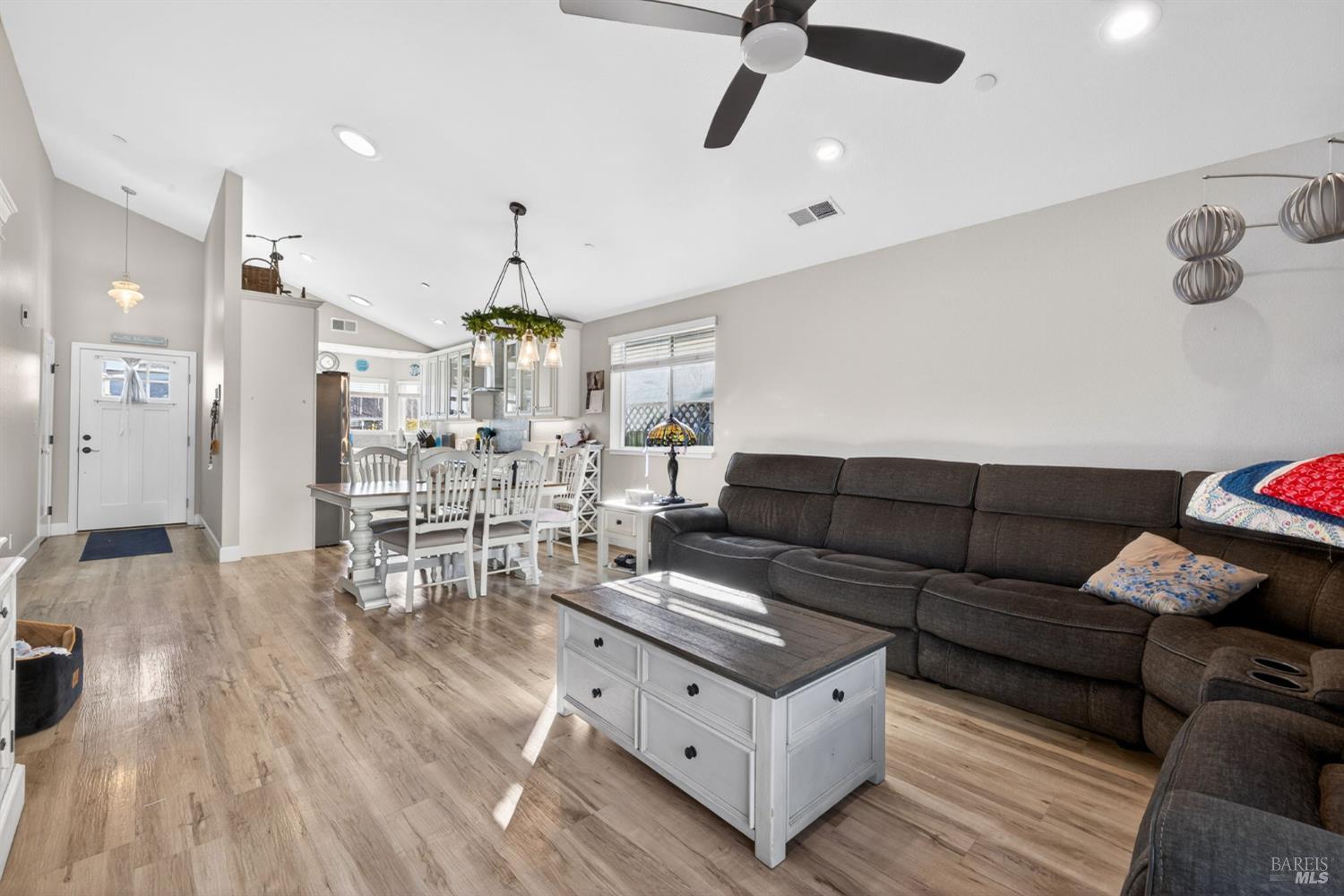 Detail Gallery Image 6 of 22 For 1661 Hopper Ave, Santa Rosa,  CA 95403 - 3 Beds | 2 Baths