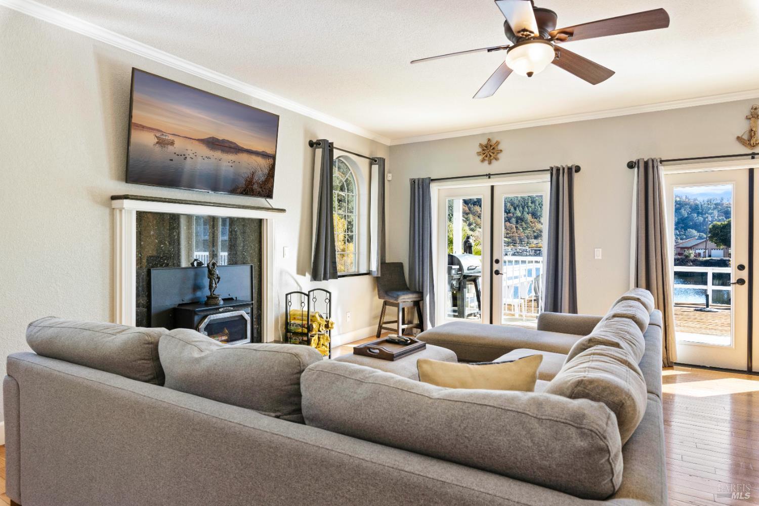 Detail Gallery Image 10 of 69 For 11115 Lakeshore Dr, Clearlake,  CA 95424 - 3 Beds | 3/1 Baths