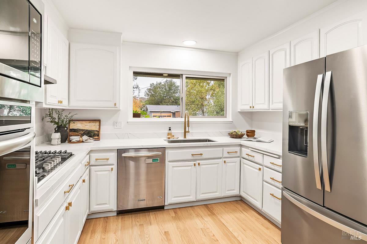 Detail Gallery Image 2 of 29 For 59 Trellis Dr, San Rafael,  CA 94903 - 4 Beds | 2 Baths