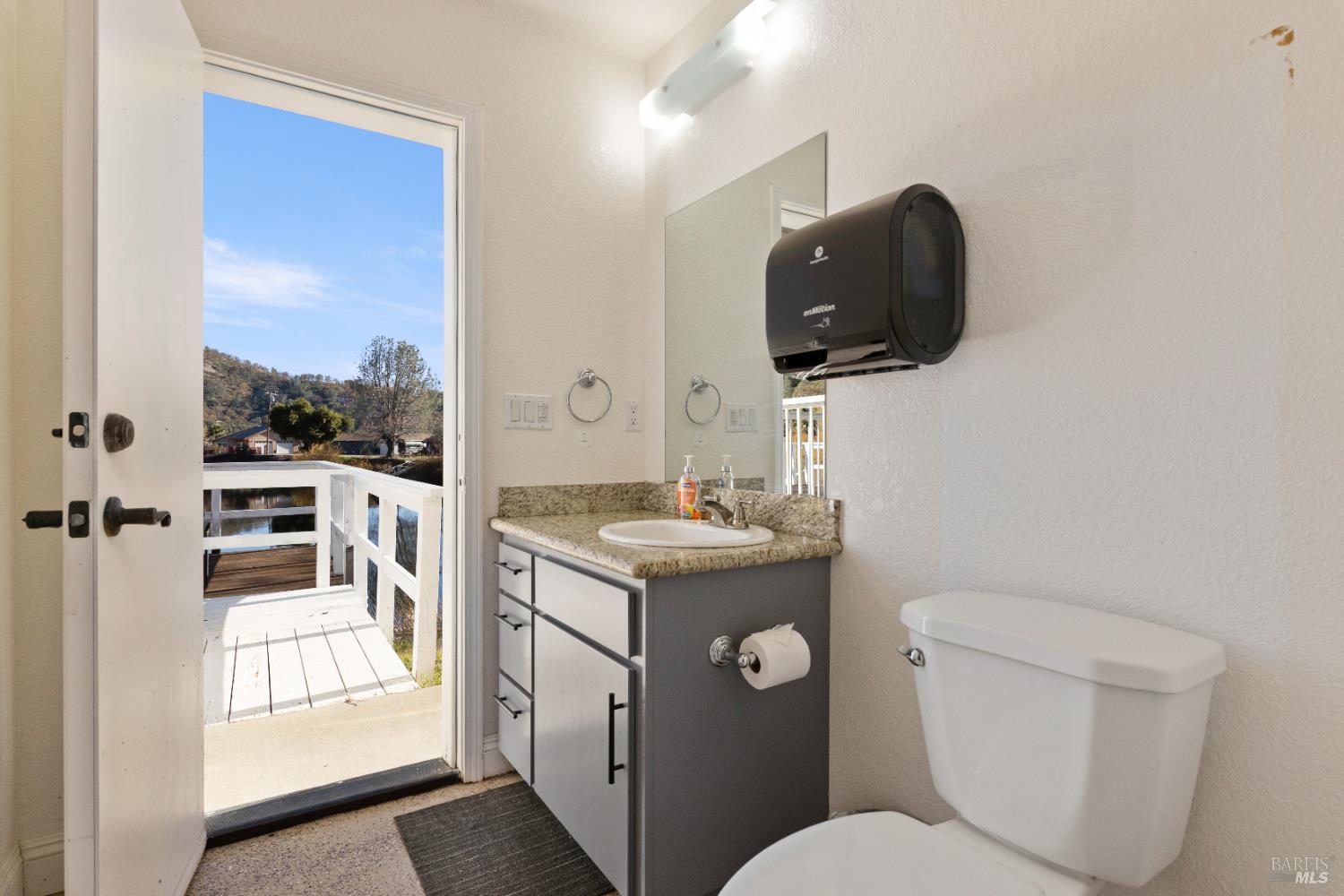 Detail Gallery Image 61 of 69 For 11115 Lakeshore Dr, Clearlake,  CA 95424 - 3 Beds | 3/1 Baths