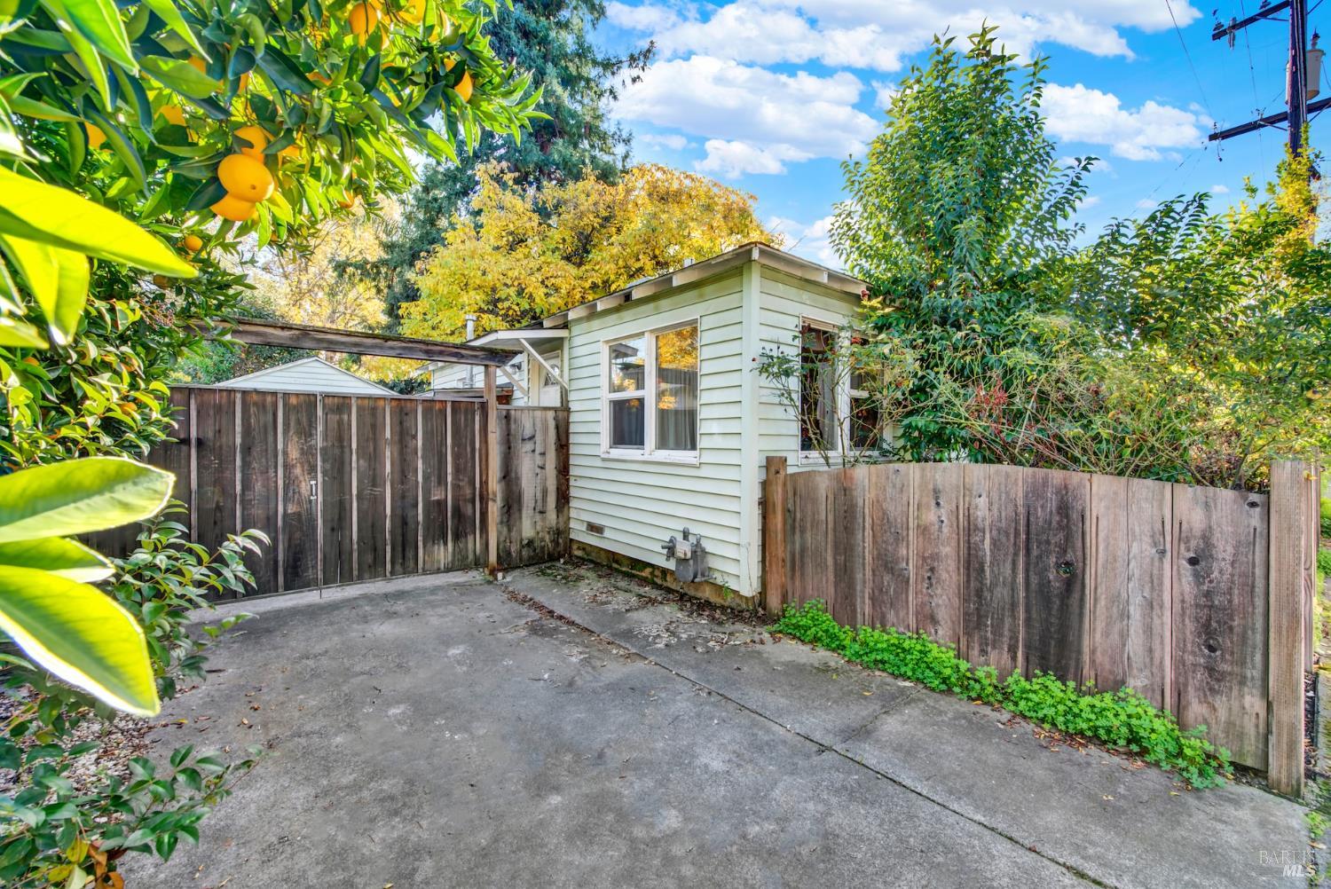 Detail Gallery Image 3 of 54 For 211 Triplett Dr, Cloverdale,  CA 95425 - 2 Beds | 1 Baths