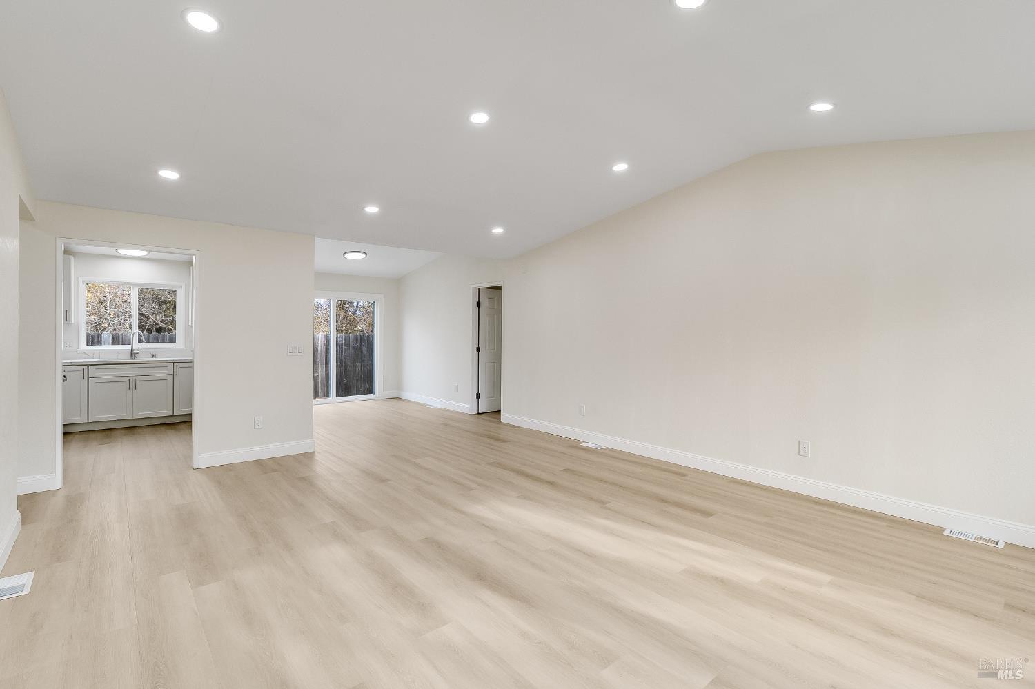 Detail Gallery Image 10 of 58 For 2555 Flosden Rd 8, American Canyon,  CA 94503 - 3 Beds | 2 Baths