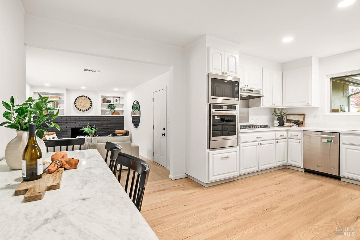 Detail Gallery Image 4 of 29 For 59 Trellis Dr, San Rafael,  CA 94903 - 4 Beds | 2 Baths