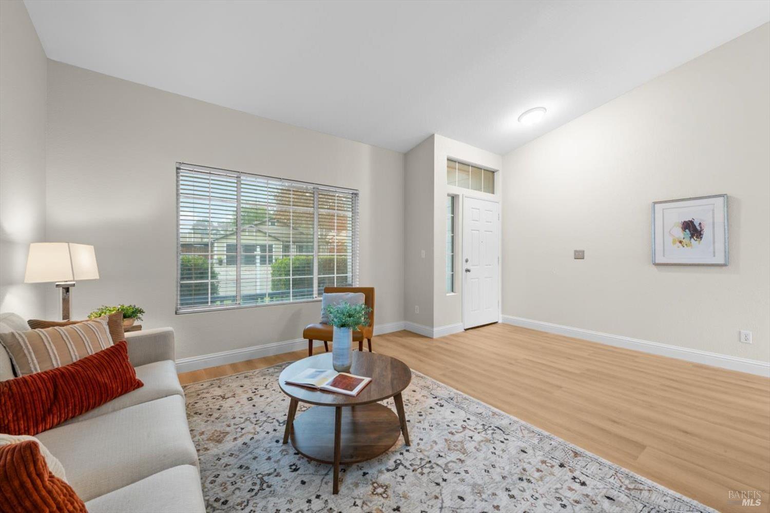 Detail Gallery Image 5 of 44 For 570 Woodard Way, Dixon,  CA 95620 - 3 Beds | 2 Baths