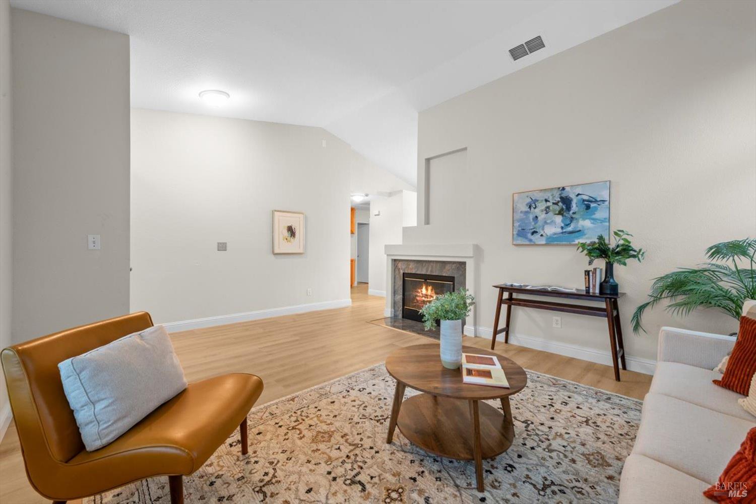 Detail Gallery Image 7 of 44 For 570 Woodard Way, Dixon,  CA 95620 - 3 Beds | 2 Baths