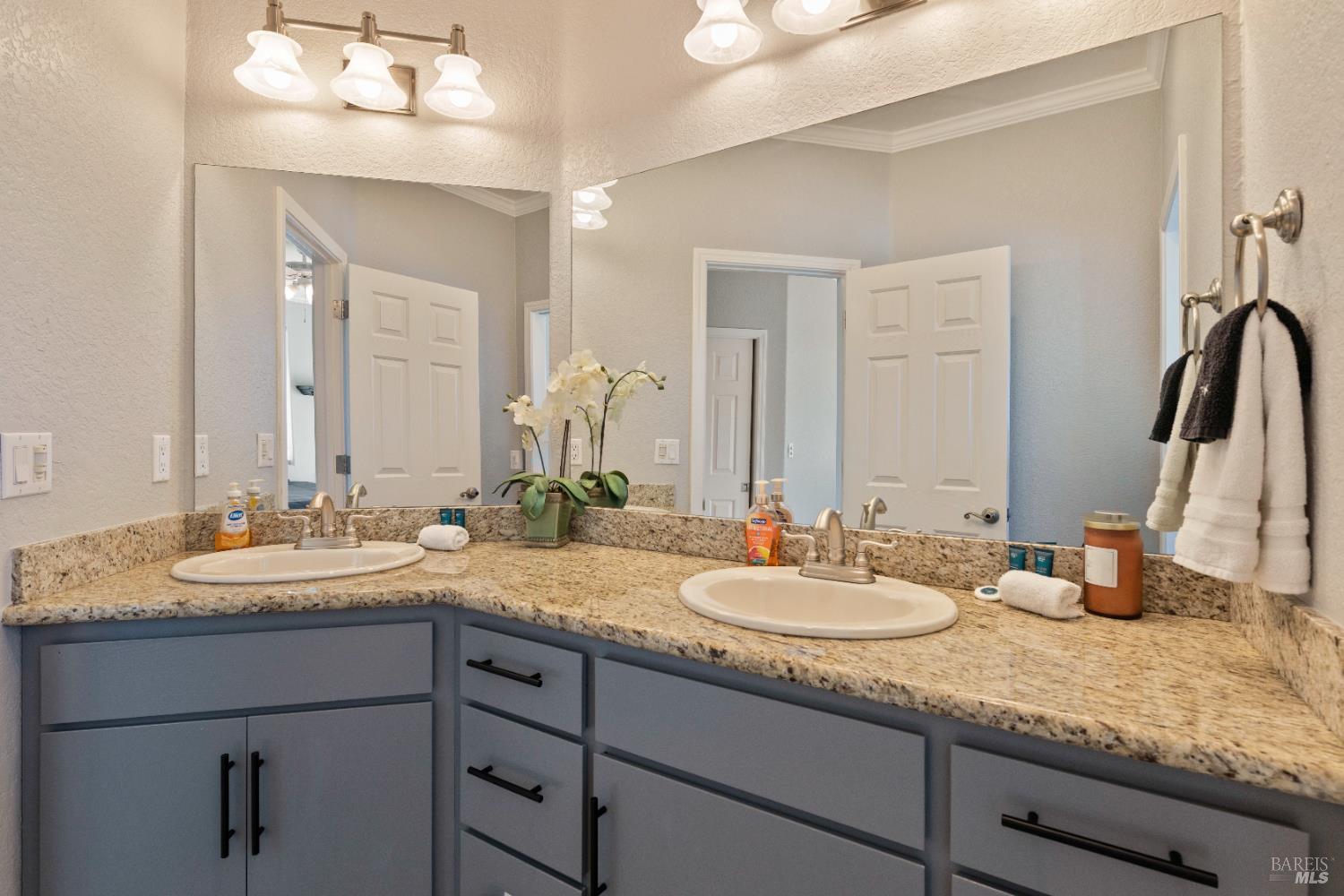 Detail Gallery Image 36 of 69 For 11115 Lakeshore Dr, Clearlake,  CA 95424 - 3 Beds | 3/1 Baths