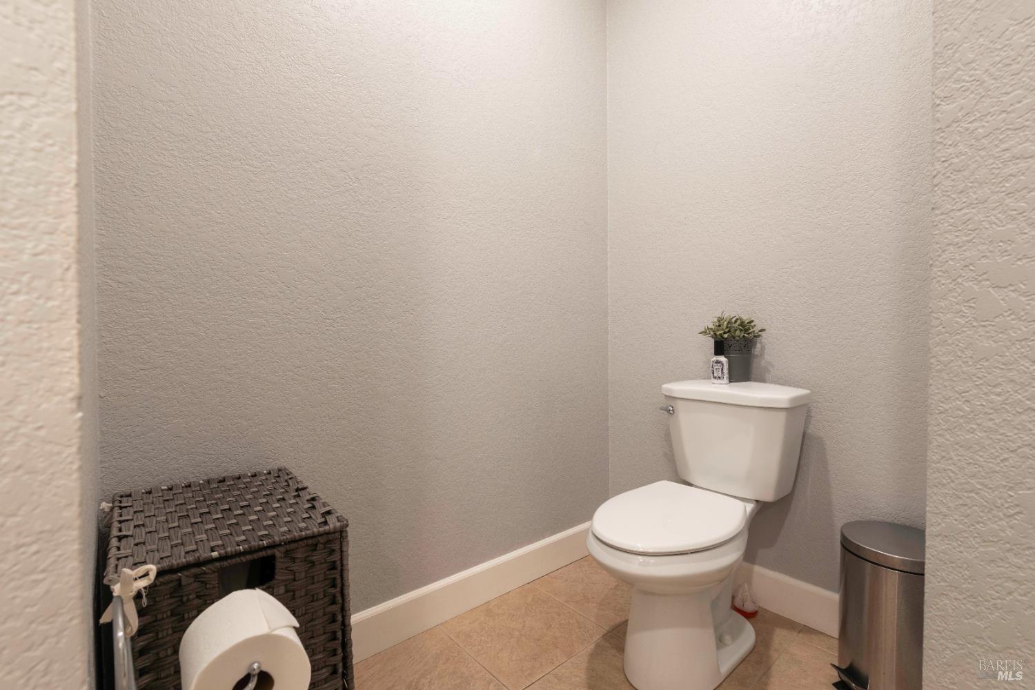 Detail Gallery Image 31 of 69 For 11115 Lakeshore Dr, Clearlake,  CA 95424 - 3 Beds | 3/1 Baths