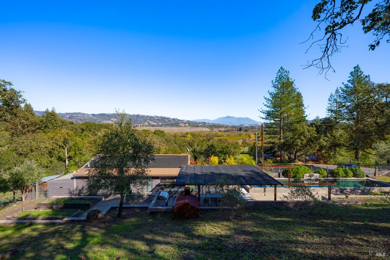 Detail Gallery Image 5 of 10 For 5100 W Soda Rock Ln, Healdsburg,  CA 95448 - 2 Beds | 1 Baths