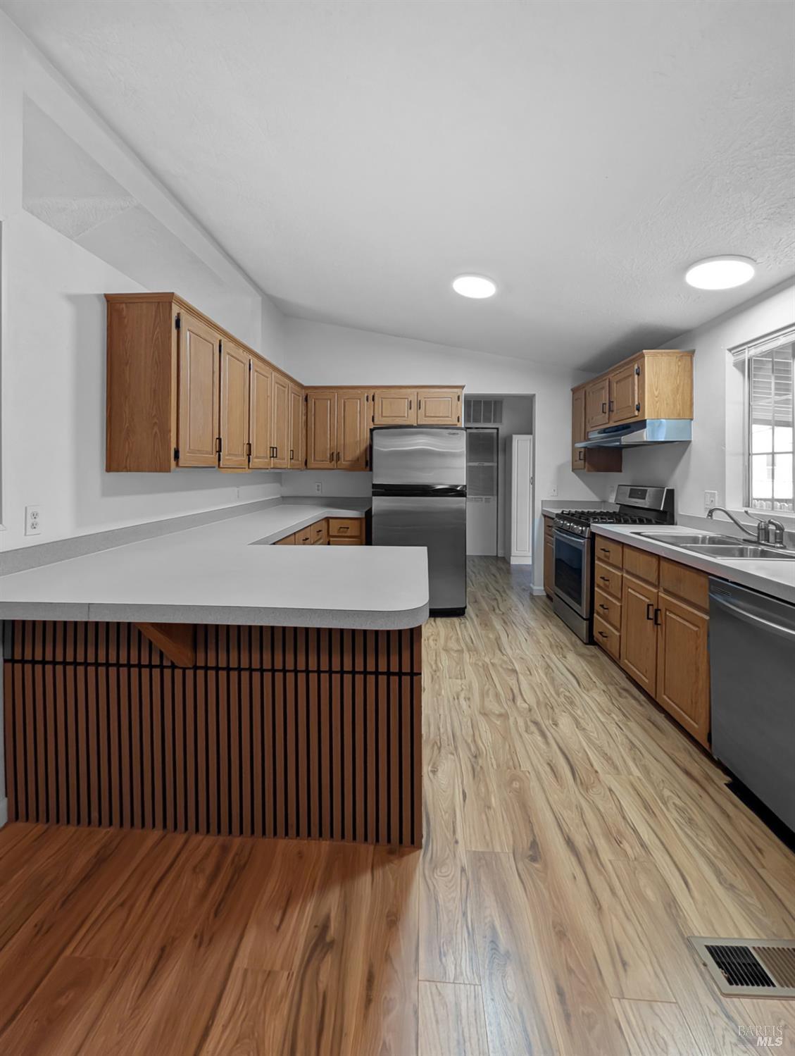 Detail Gallery Image 6 of 12 For 49 Del Paso Ct, Vacaville,  CA 95687 - 3 Beds | 2 Baths