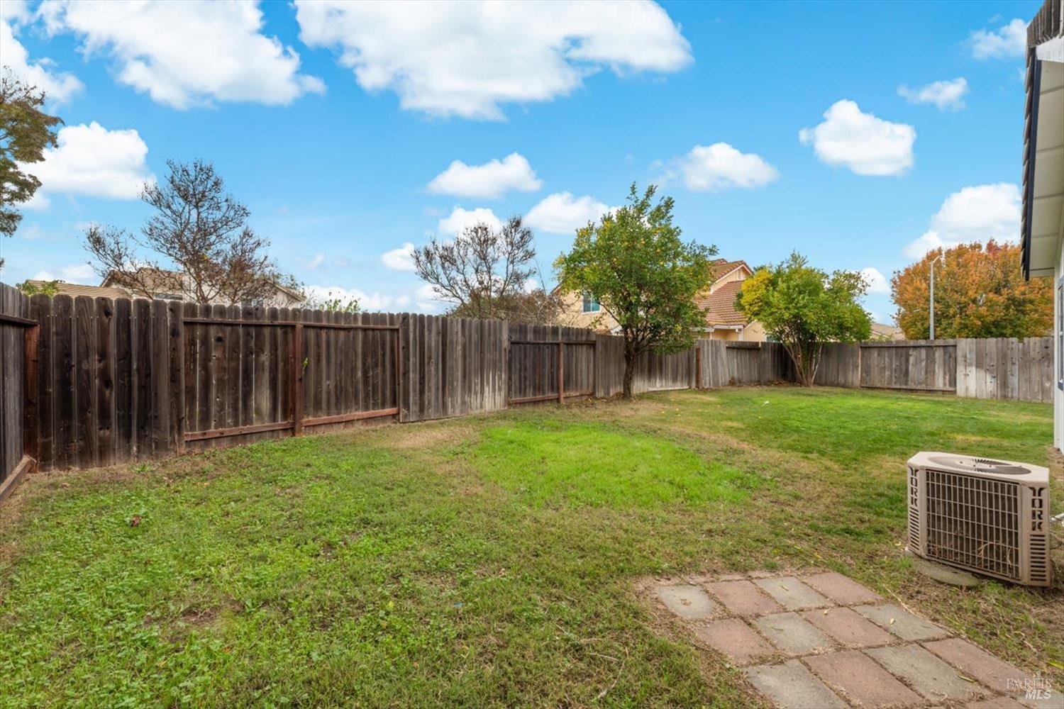 Detail Gallery Image 34 of 44 For 570 Woodard Way, Dixon,  CA 95620 - 3 Beds | 2 Baths