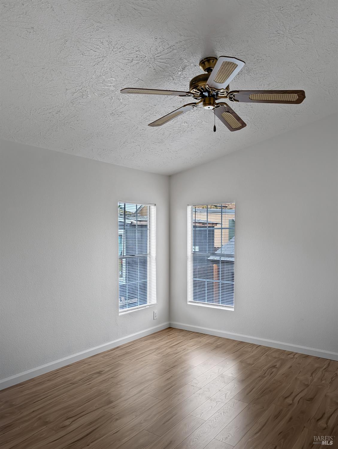 Detail Gallery Image 5 of 12 For 49 Del Paso Ct, Vacaville,  CA 95687 - 3 Beds | 2 Baths